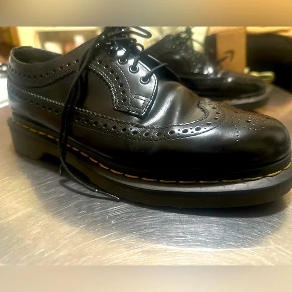 〜90's England Dr. Martens 5holl Wing Tip 90's England Dr. Martens 5holl Wing Tip Vintage 1990s black
